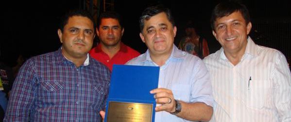 Deputado Jos� Guimar�es recebe o t�tulo de cidad�o icapuiense